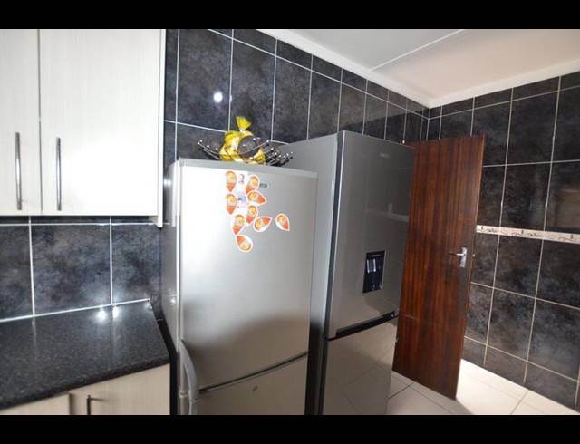 3 BEDROOM HOUSE FOR SALE IN VANDERBIJLPARK CE 2..
